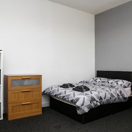 Luxurious & Lavish Salford Quays Free Parking Apartment แมนเชสเตอร์ ภายนอก รูปภาพ